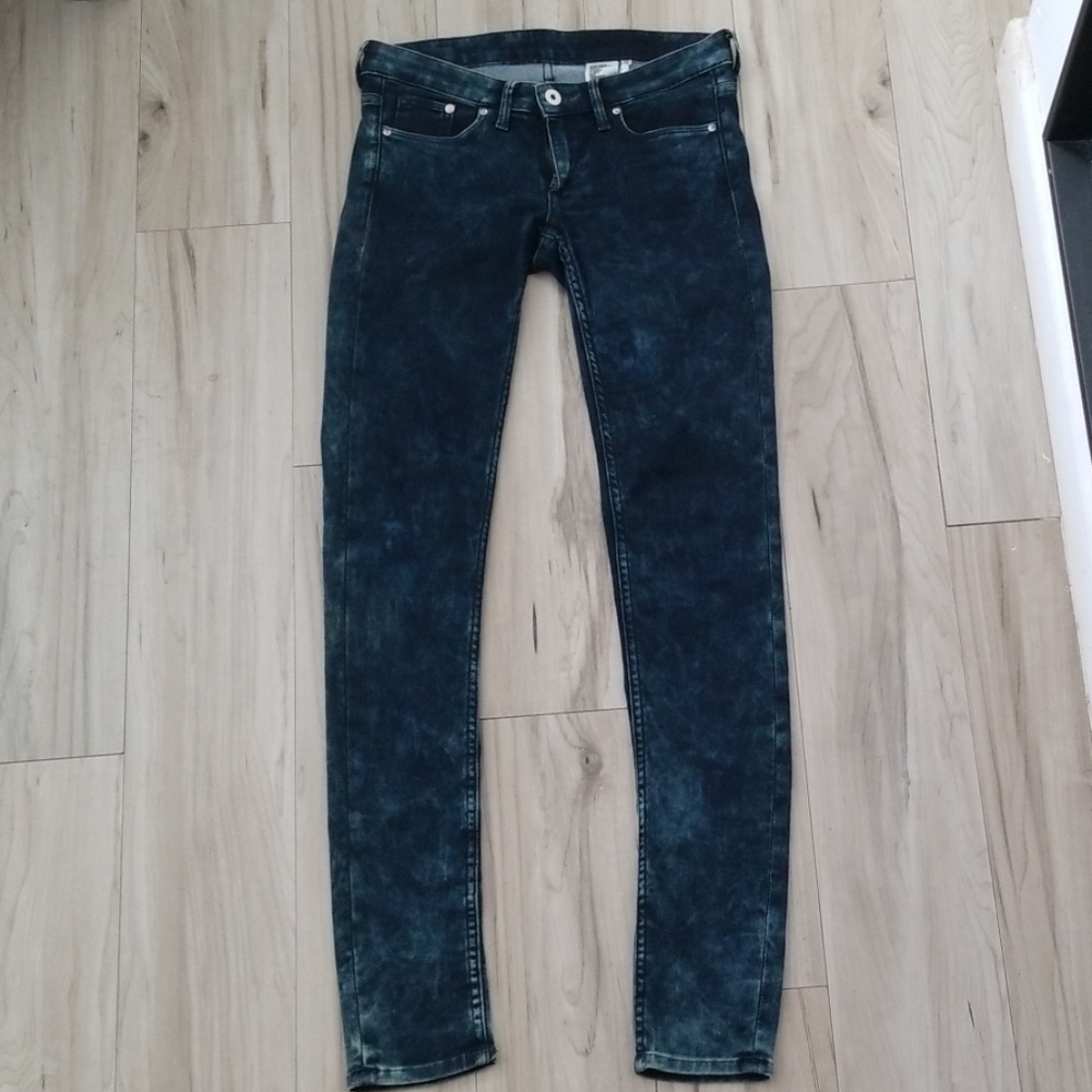 EUC H&M dark blue acid wash jeans